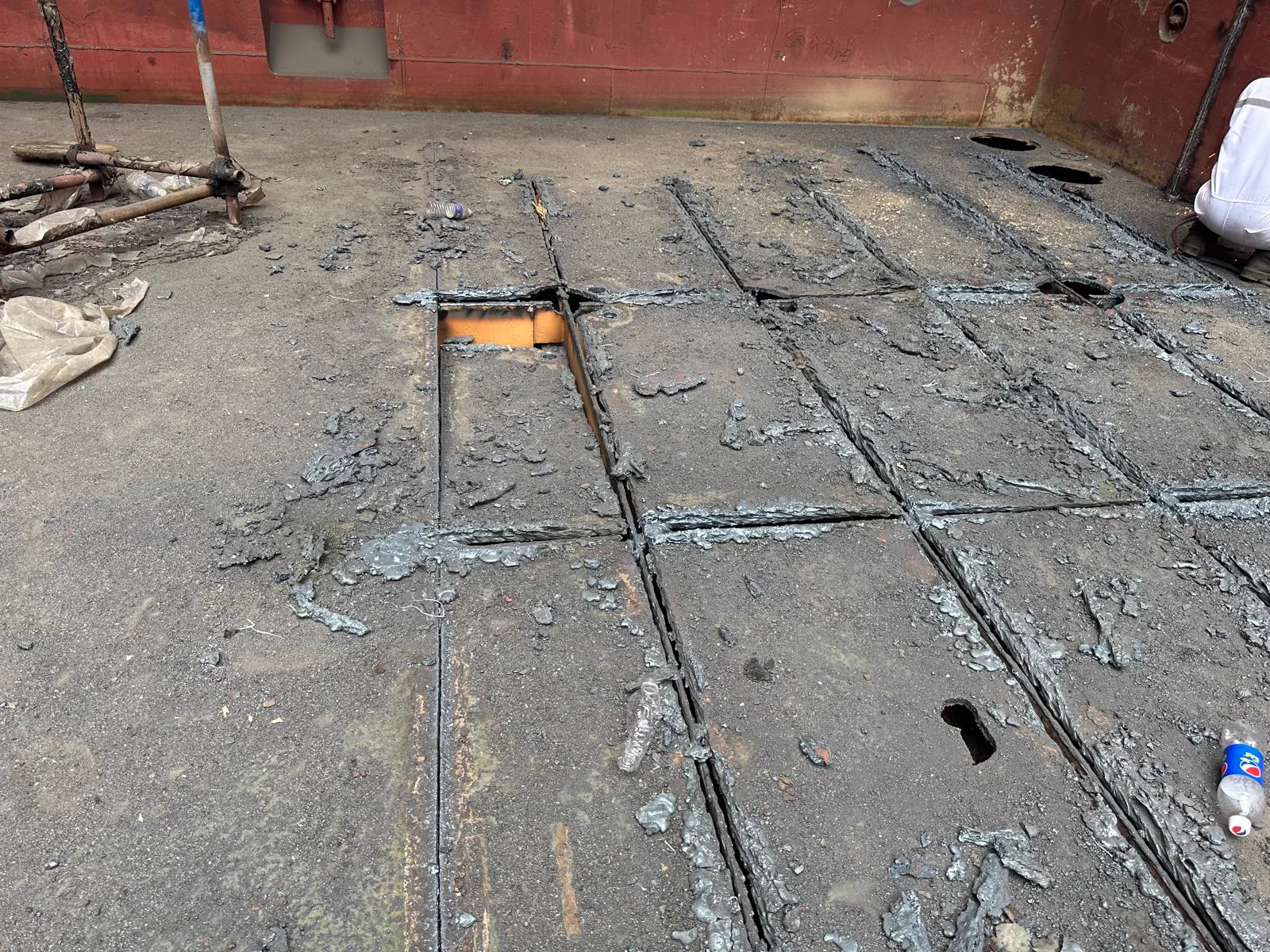 Cargo hold tank-top steel renewal work area