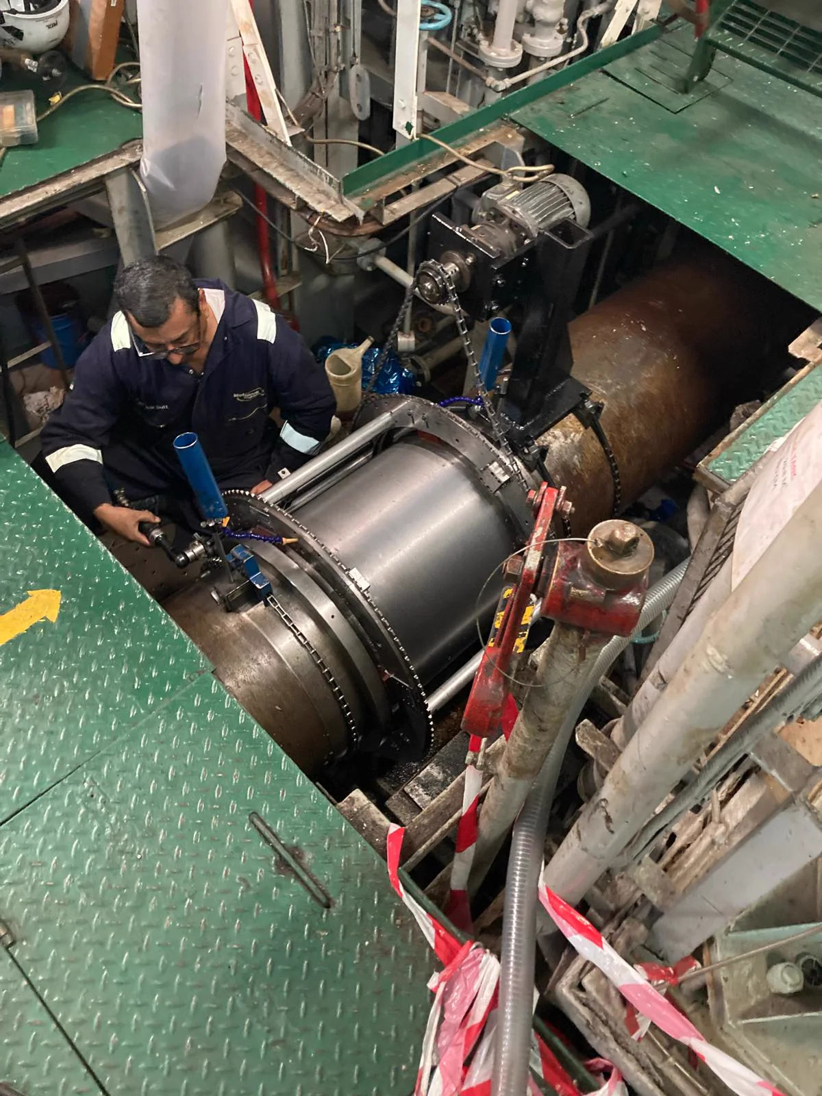 Intermediate-shaft grinding and surface restoration