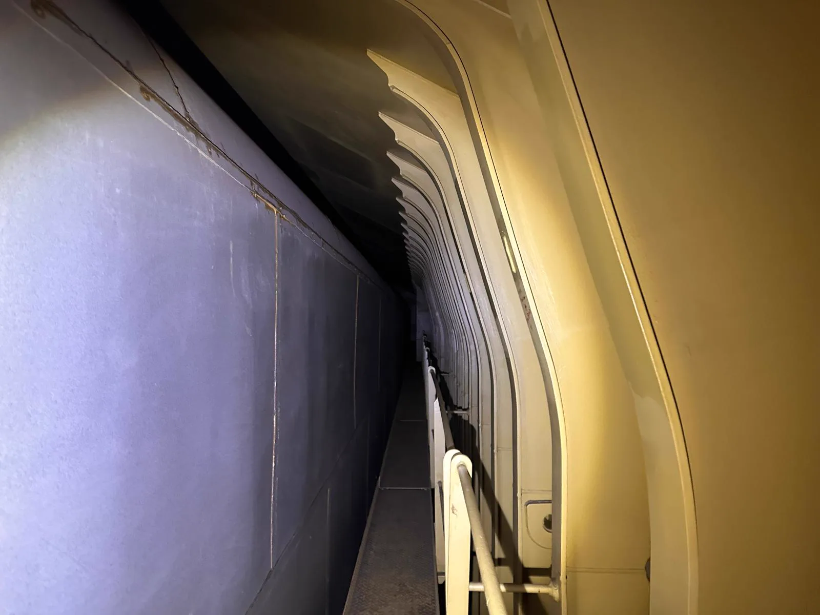 Inspection access inside an LPG cargo-hold void space