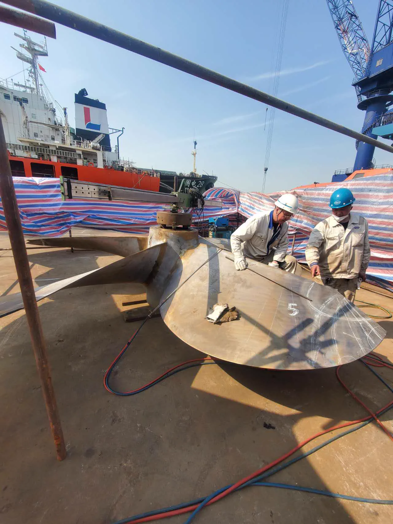 Specialist team working on a vessel propeller